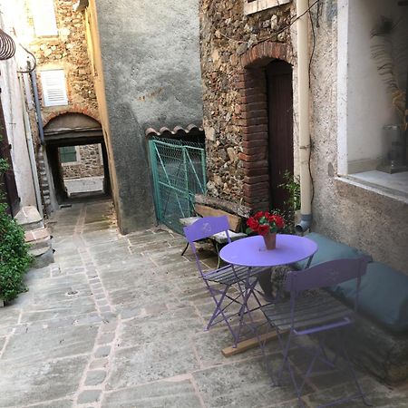 Logement Neuf Centre Du Village Aux Pieds Du Chateau Grimaud Eksteriør bilde
