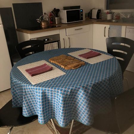Logement Neuf Centre Du Village Aux Pieds Du Chateau Grimaud Eksteriør bilde