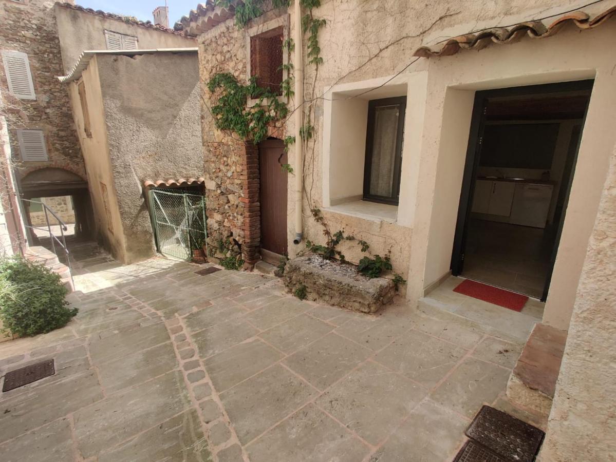 Logement Neuf Centre Du Village Aux Pieds Du Chateau Grimaud Eksteriør bilde