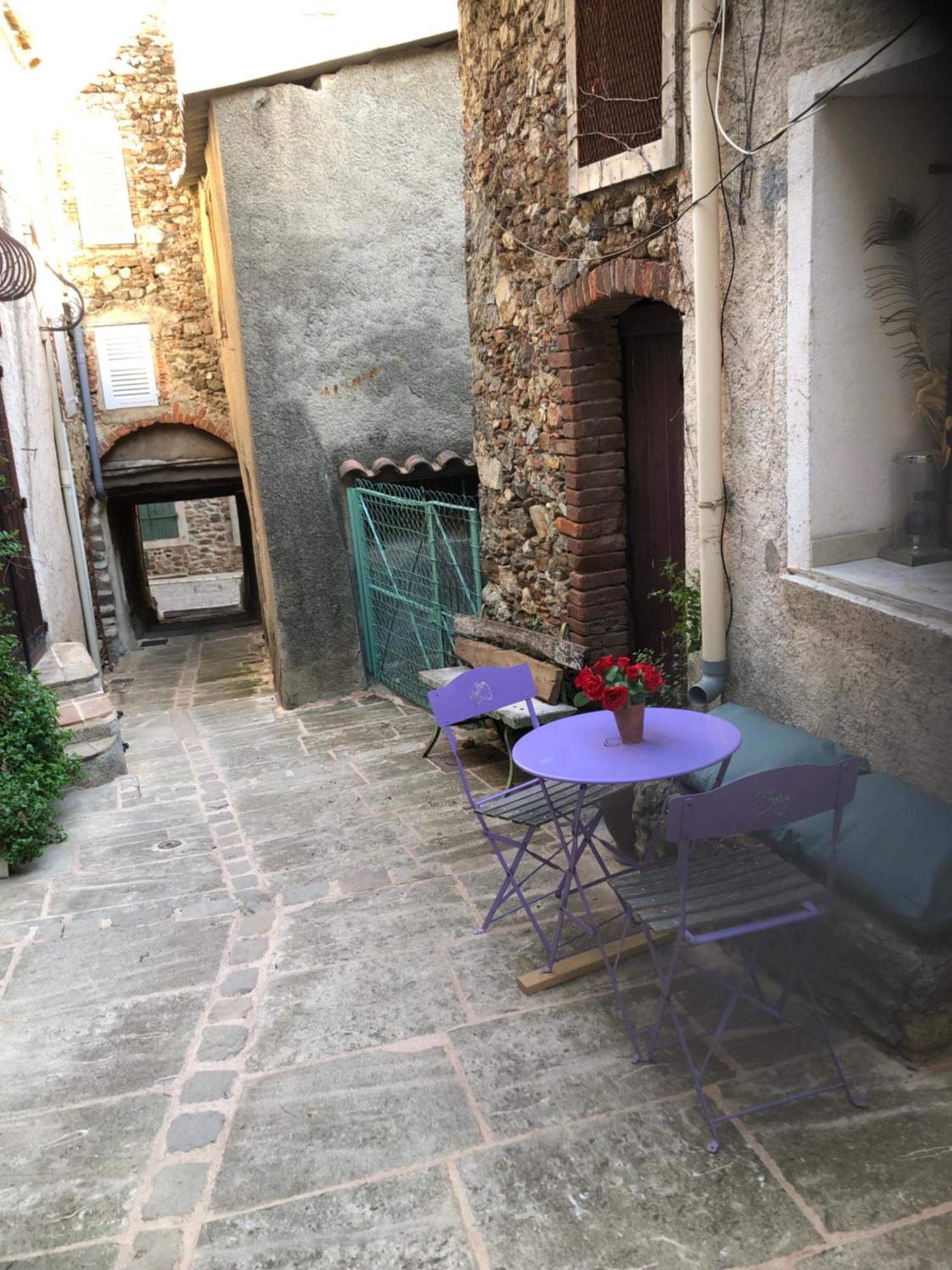 Logement Neuf Centre Du Village Aux Pieds Du Chateau Grimaud Eksteriør bilde